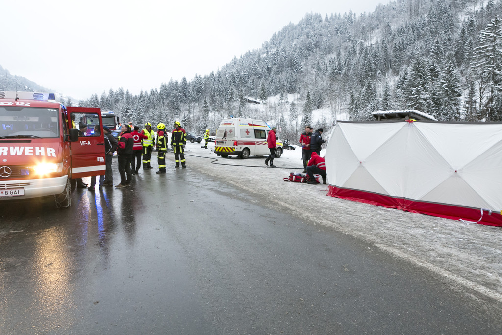 VU Sonntag T__dl_2PKW01.JPG