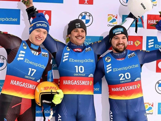 WM Oberhof 23 Siegerfoto Gold Einzel Jonas M__ller.JPG