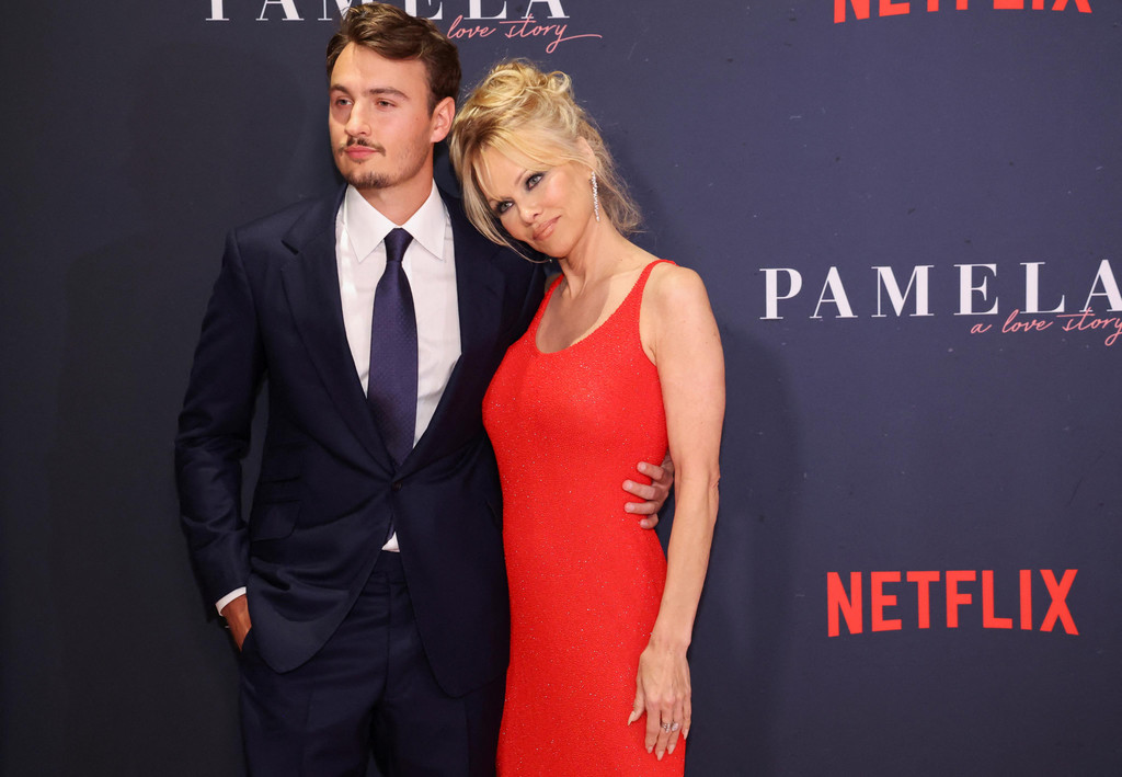 2023-01-31T034509Z_1741886367_RC2F1Z9C4F9O_RTRMADP_3_FILM-PAMELA-A-LOVE-STORY-PREMIERE.JPG