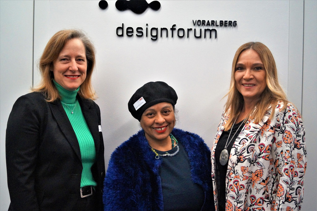 Bianca Goldmann _Goldmann Transformation__ K__nstlerin Tania Maria Rodriguez und Birgit M_ K__nig _Business Apartments_.JPG