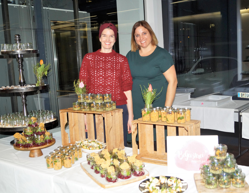 Cateringfrau _Begeisterei_ Veronika Maretic-Hinteregger und Caroline Lubenik-J__ger _Frau in der Wirtschaft.JPG