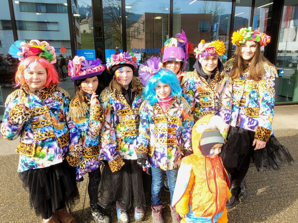 Fasching B__RGERMEISTER Absetzung C PUBLIKUM Gemeinde Platz 05-02-2023 _4_.jpg