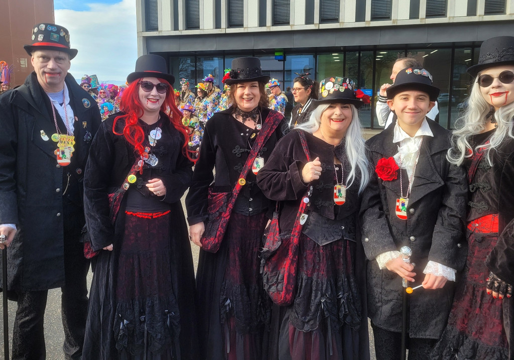 Fasching B__RGERMEISTER Absetzung C PUBLIKUM Gemeinde Platz 05-02-2023 _1_.jpg