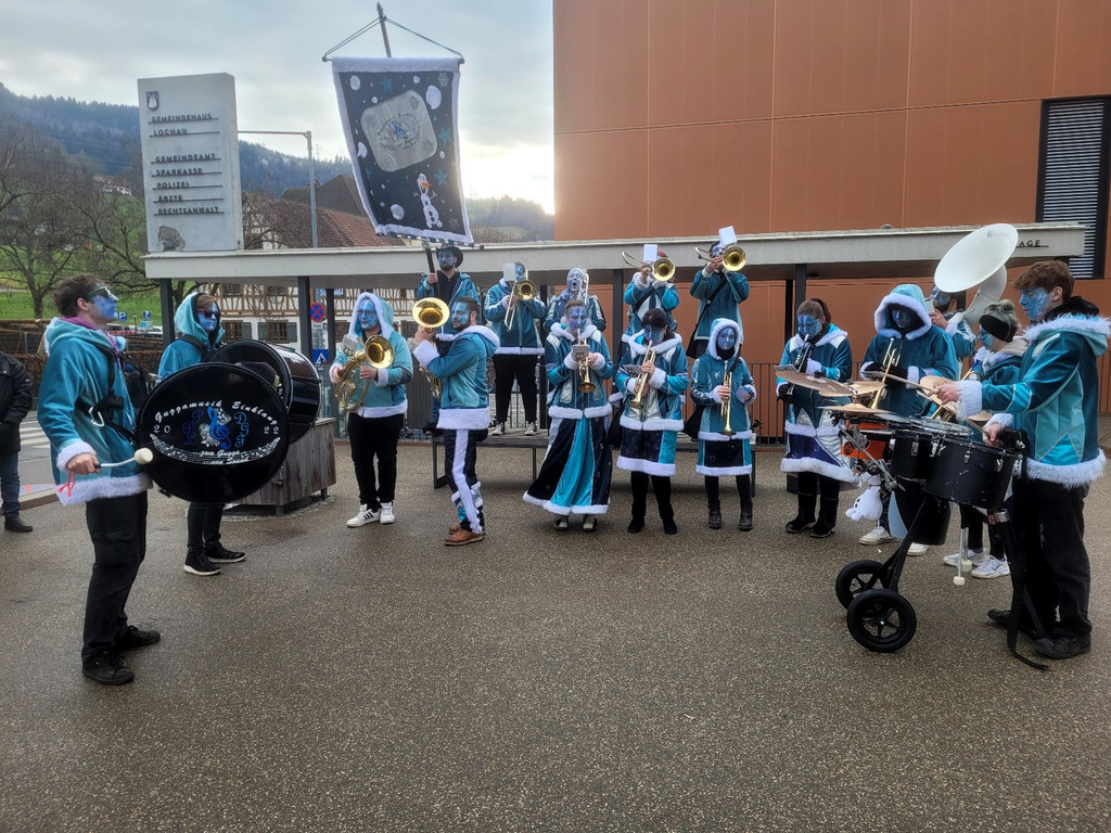 Fasching B__RGERMEISTER Absetzung C PUBLIKUM Gemeinde Platz 05-02-2023 _8_.jpg