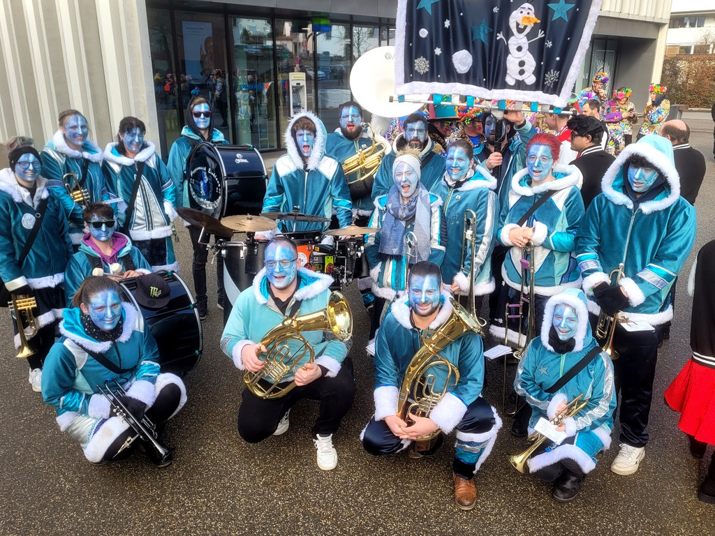 Fasching B__RGERMEISTER Absetzung C PUBLIKUM Gemeinde Platz 05-02-2023 _9_.jpg