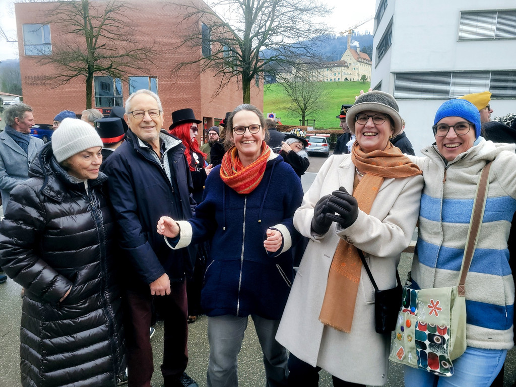 Fasching B__RGERMEISTER Absetzung C PUBLIKUM Gemeinde Platz 05-02-2023 _13_.jpg