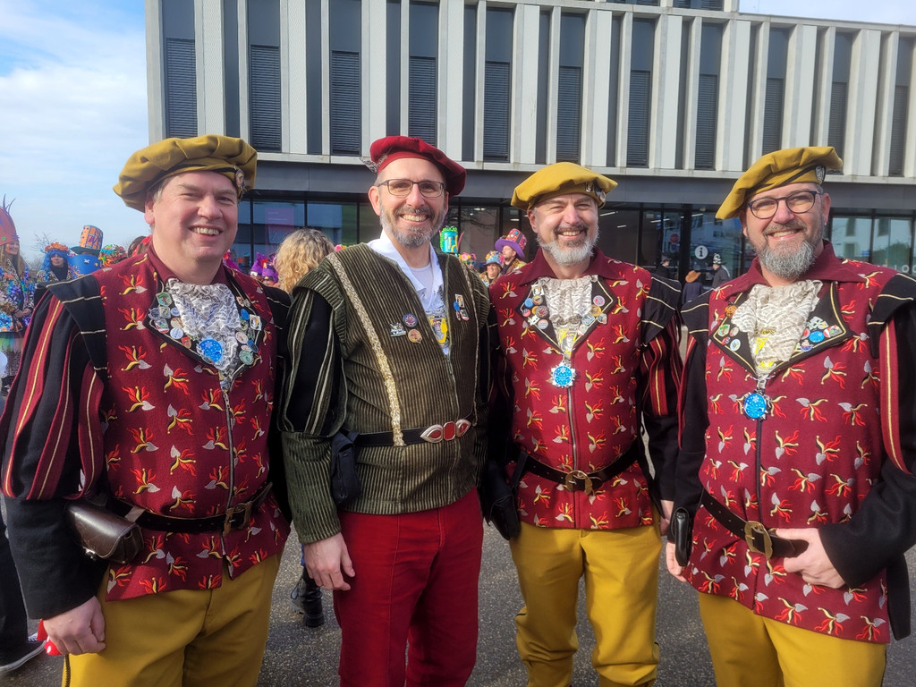 Fasching B__RGERMEISTER Absetzung C PUBLIKUM Gemeinde Platz 05-02-2023 _15_.jpg