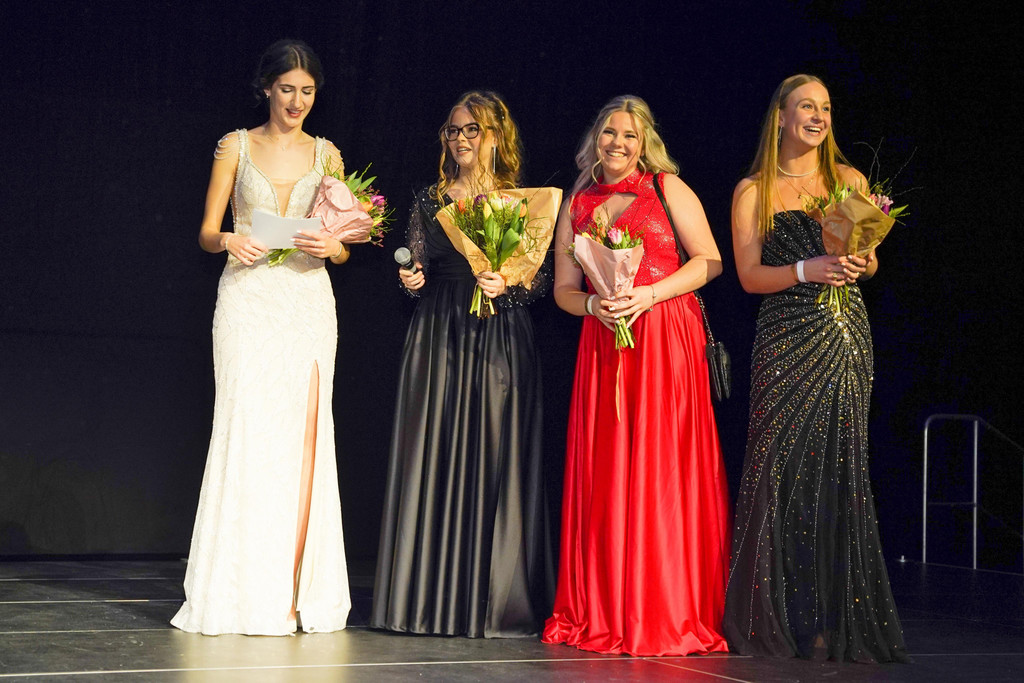 Maturaball_HTL_Dornbirn_9_Teana Blagojevic_ Amela Samardzic_ Anja Ibele und Coco Thaler.jpg