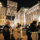 Opernball-Demo direkt vor der Staatsoper