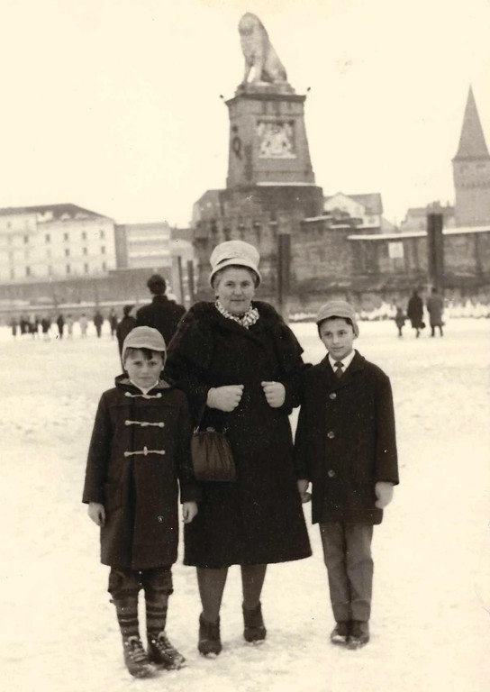 Seegfr__rne 1963 Hansj__rg_ Melitta_ Wolfram Baldauf vor dem Lindauer Hafen BERICHT Februar 2023.jpg