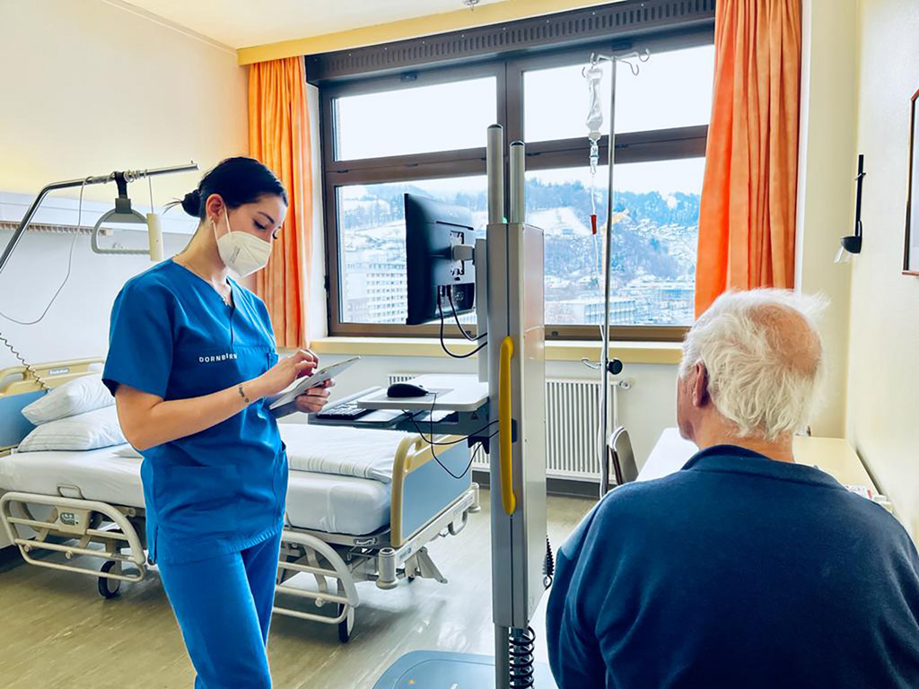 csm_Krankenhaus-Digitalisierung-Pflege-Tablet_563b7b7c30.jpg