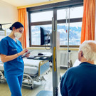 csm_Krankenhaus-Digitalisierung-Pflege-Tablet_563b7b7c30.jpg
