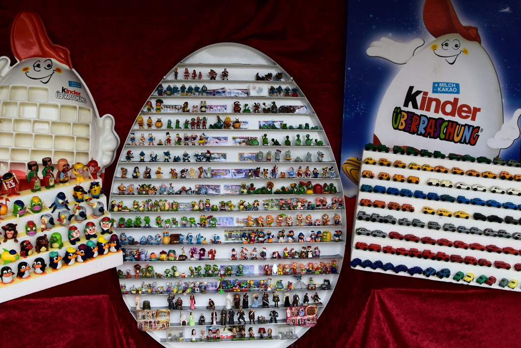 Prenner Ausstellung __-ei Gro__es __-ei mit Werbetafel Email M__rz 2023.jpg