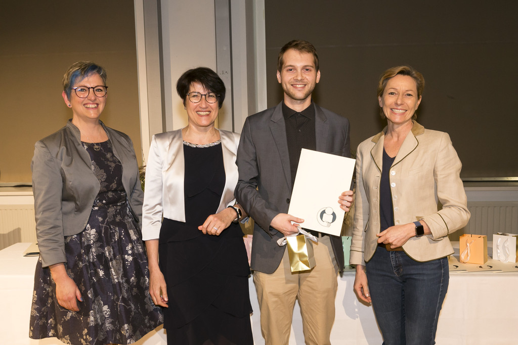 Lernort Ranklweil_Diplomfeier_ManuelaWieser_SusanneWechselberger_Absolve___.jpg