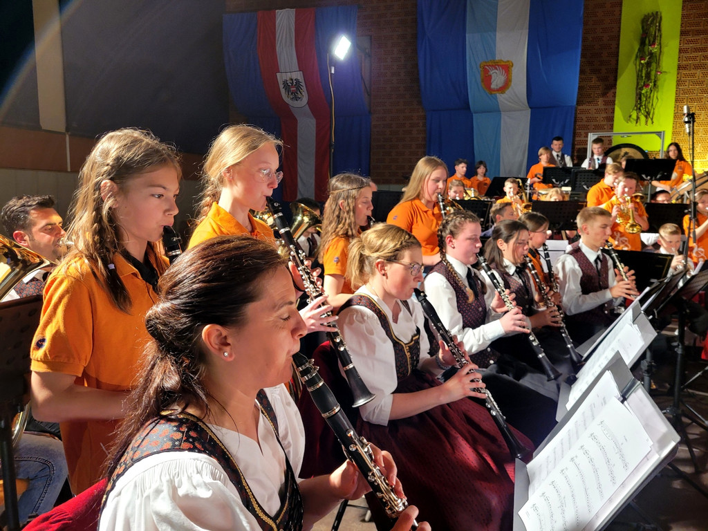 Musikverein FR__HLINGSKONZERT B Klangk__rper mit JUGEND 23-04-2022 _9_.jpg