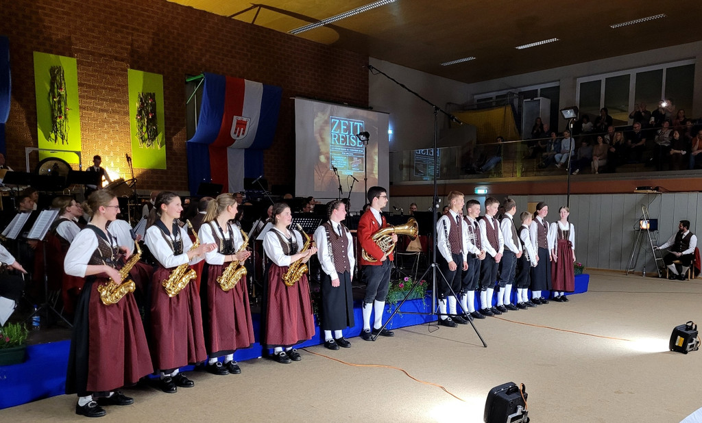 Musikverein FR__HLINGSKONZERT B Klangk__rper mit JUGEND 23-04-2022 _1_.jpg