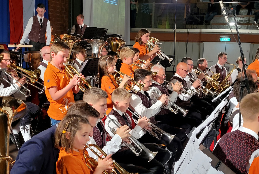 Musikverein FR__HLINGSKONZERT B Klangk__rper mit JUGEND 23-04-2022 _14_.jpg