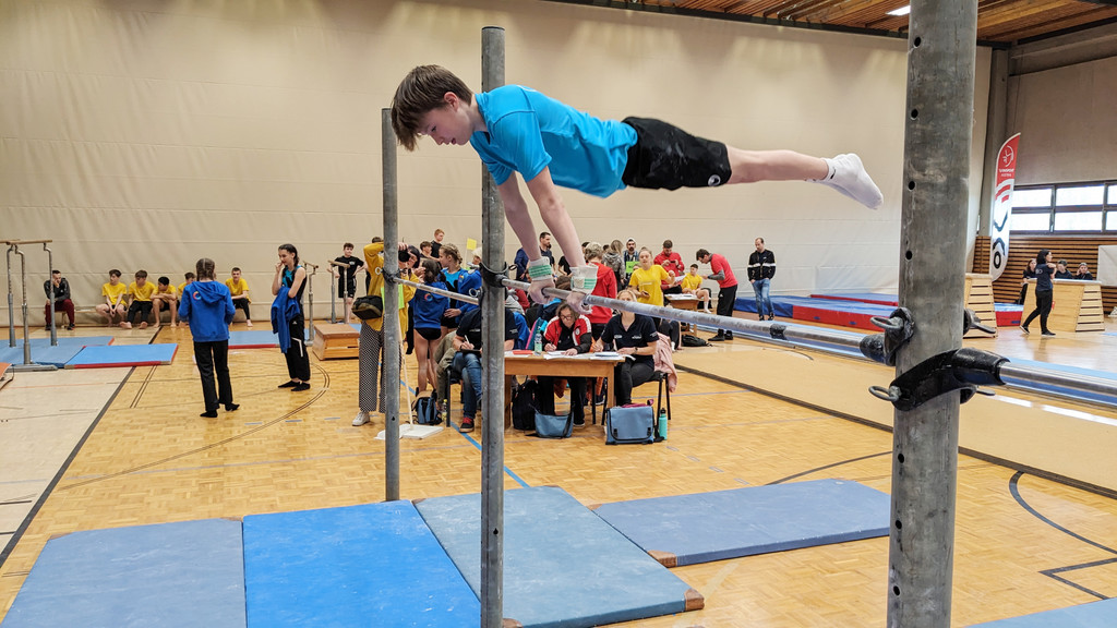 Turn 10 Schulsport Reck 3a SMS Wolfurt-22.jpg