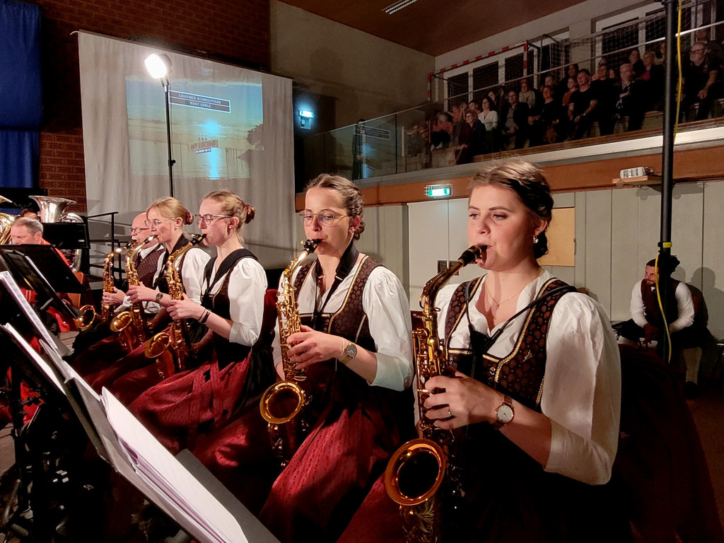 Musikverein FR__HLINGSKONZERT B Musikanten DETAIL15-04-2023 _5_.jpg