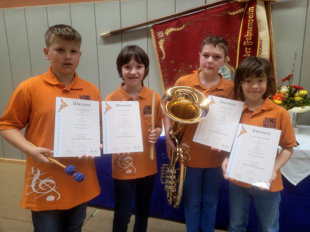 Musikverein FR__HLINGSKONZERT D Ehrungen und LAZ 15-04-2023 _12_.jpg