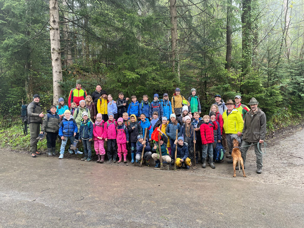 Wald EXKURSION Volkssch__ler by Hehle Paul 02-05-2023 _2_.jpg