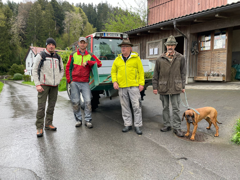 Wald EXKURSION Volkssch__ler by Hehle Paul 02-05-2023 _9_.jpg