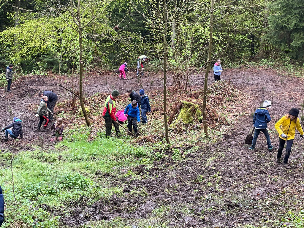 Wald EXKURSION Volkssch__ler by Hehle Paul 02-05-2023 _3_.jpg