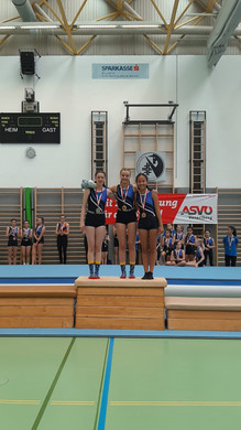 Siegerehrung W AK 15.jpg