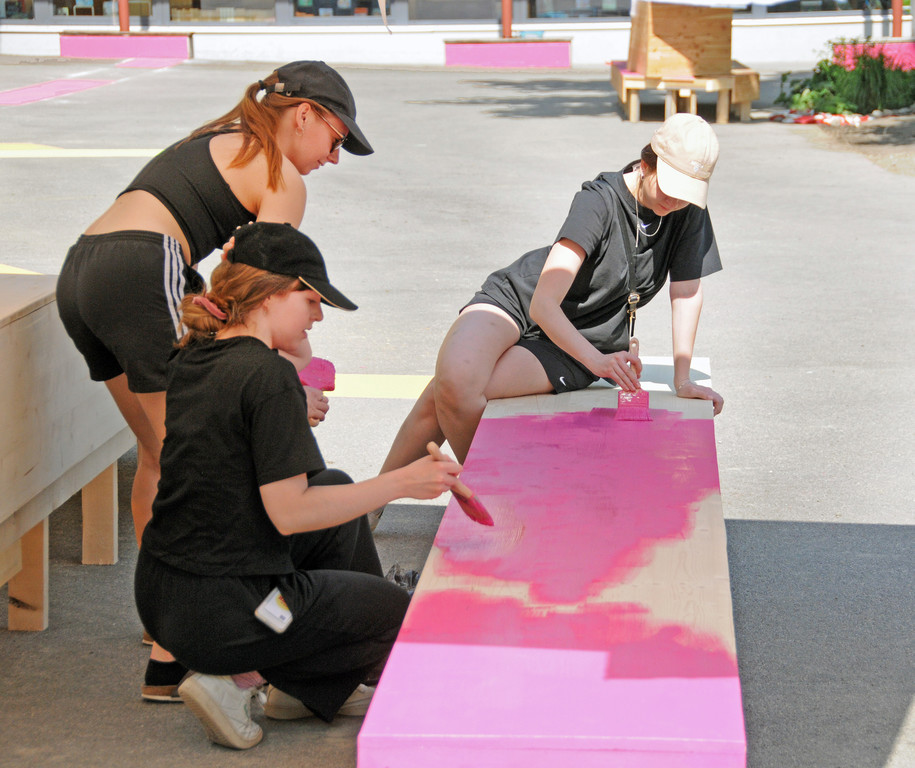 Schulplatz Mo__bel 22-05-23 14.jpg