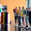 Regenbogenfahne gehisst