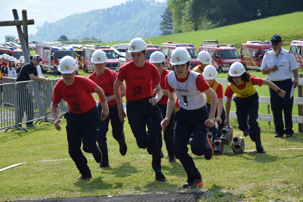 Feuerwehrjugend-Wettkampfgruppe 2.jpg