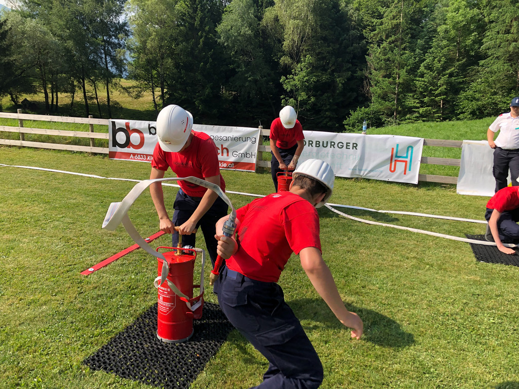 Feuerwehrjugend-Wettkampfgruppe 3.jpg