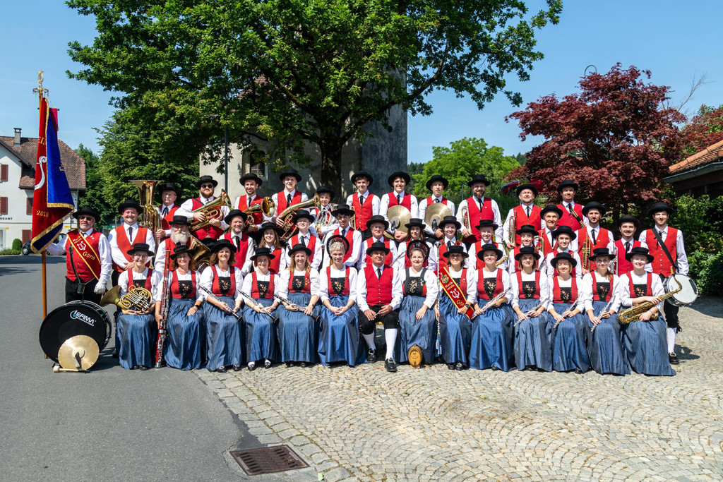 Gruppenfoto-2 ohne schild-min _1_.jpg