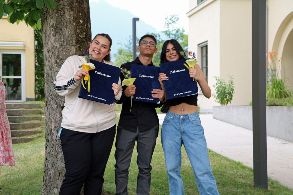 Absolvent_innen von Albatros.JPG