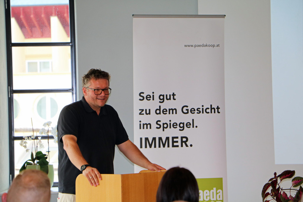 GF Stefan Rainer beim Albatros Abschluss in der Paedakoop.JPG