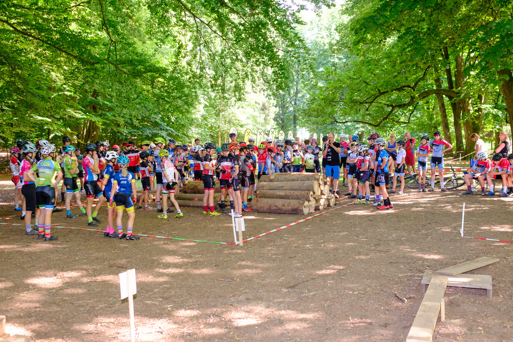 23-07-Zanzenberg Freitag-0062_Technikparcours_Briefing.jpg