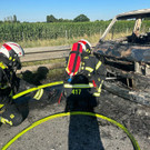 Kleinbus in Flammen