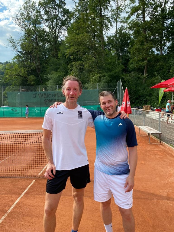 Sieger plus 40 Rene Lang mit Finalist Andi Albrecht.jpg
