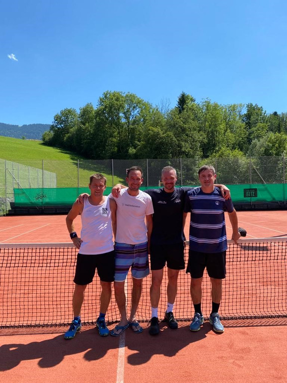 Sieger Doppel ganz links Markus Tantscher und Christoph Albrecht mit Finalisten aus Alberschwende Andreas Beyer und Goran So.jpg