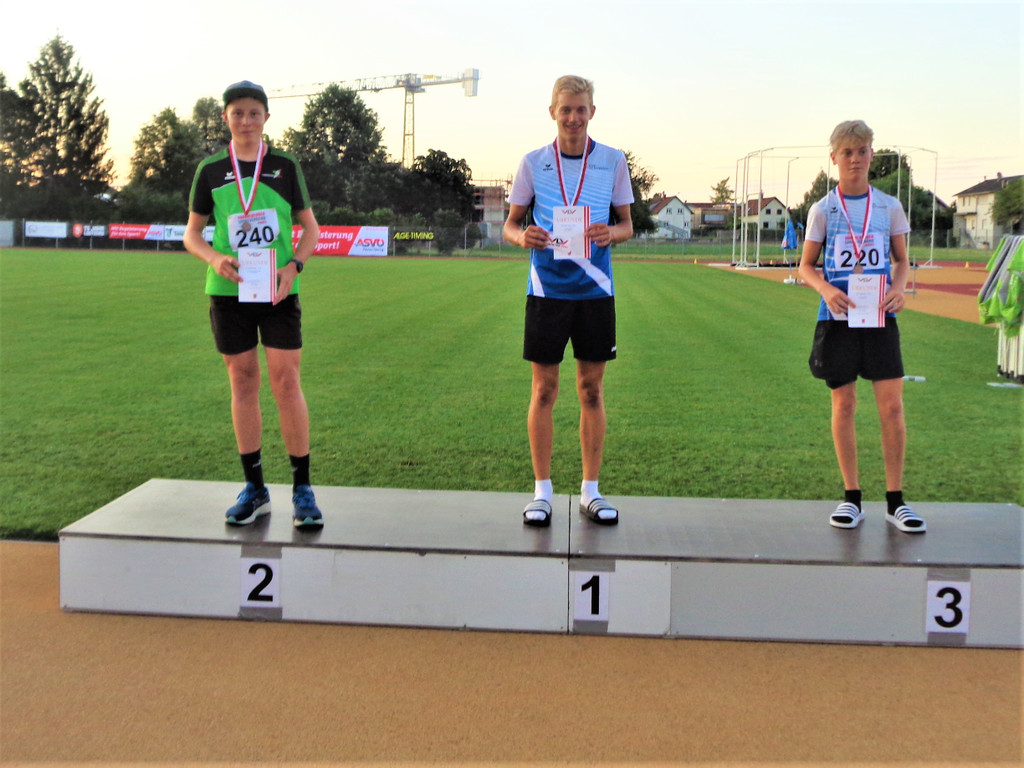 Samuel Diskus Siegerehrung DSC05327.jpg