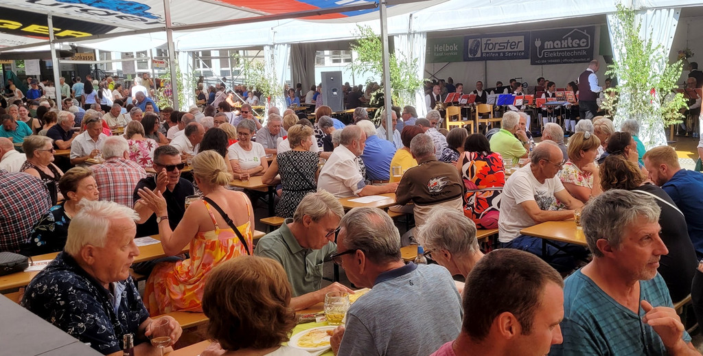 Musikverein DORFFEST B Menschen im Umfeld 22-07-2023 _7_.jpg