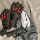 Sicherstellung Tatwaffe_ Handschuhe_ Waffe.JPG
