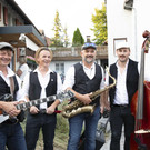 Bild3_Im_L__wengarten_mit_Swingbugs.jpg