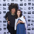 2023-09-11-MQVFW-19-00h-a-Red Carpet-TL-Presse-013_Kim Cooper mit Begleitung.jpg