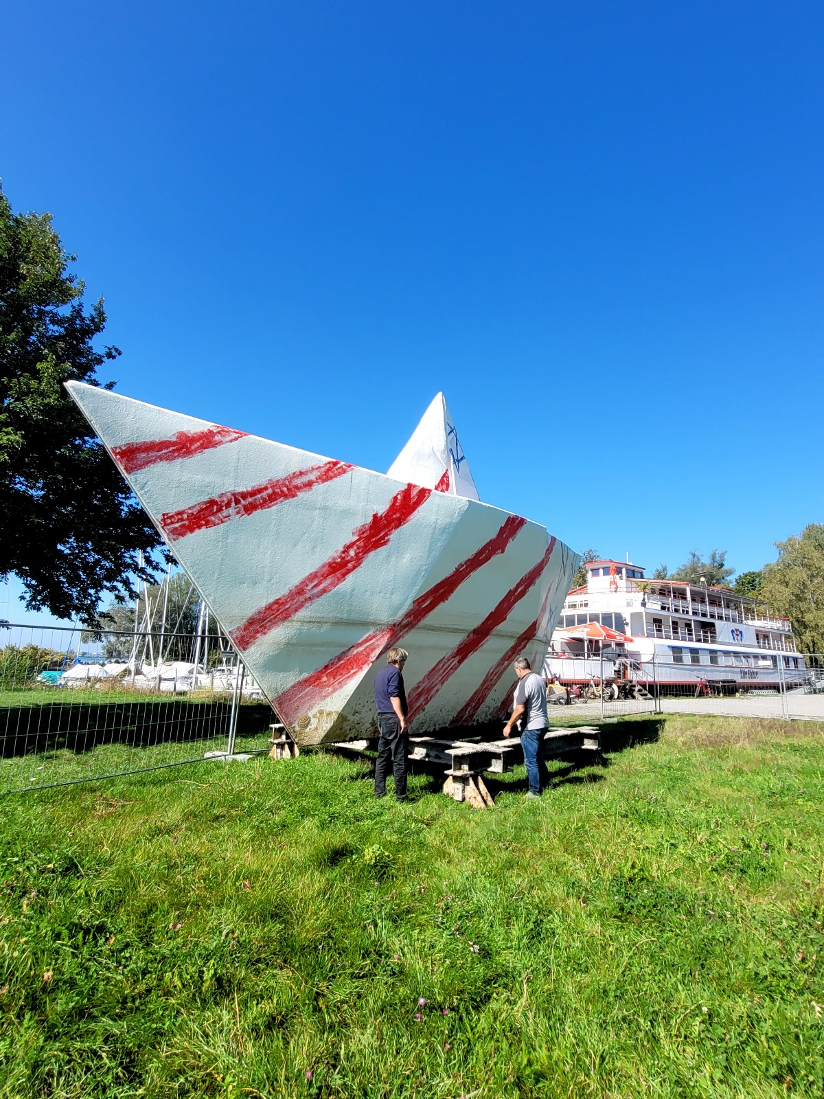Festspiel PAPIERBOOT auf Trockendock im Hafen Lochau 25-09-2023 _11_.jpg
