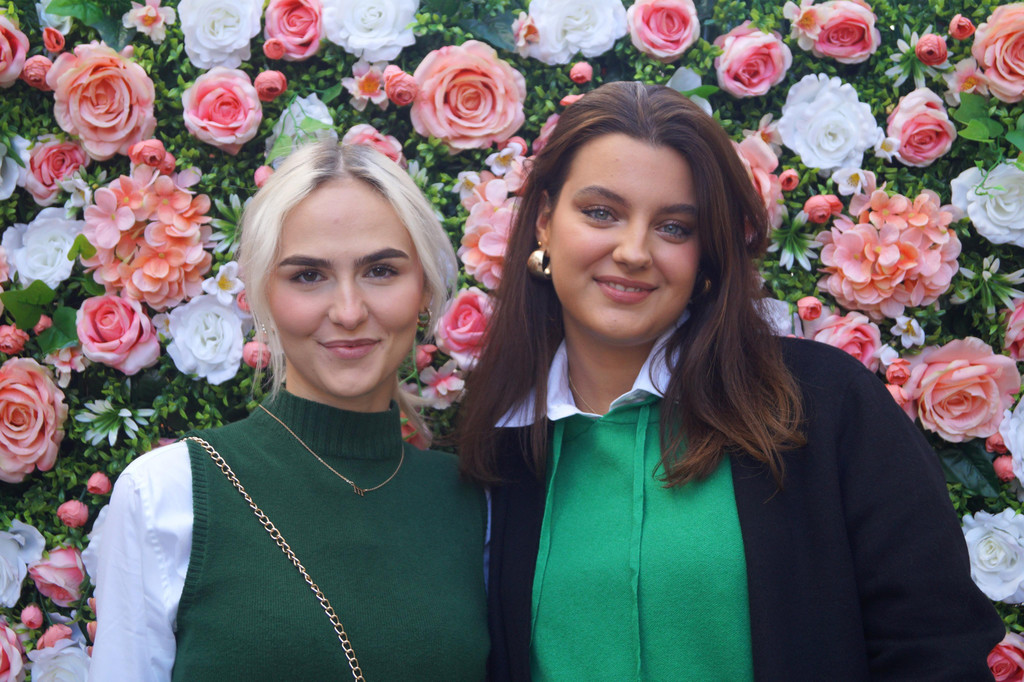 Die Models Anna-Lena Simma und Bianca Dobler.JPG