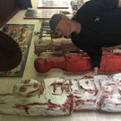 IMG_2257_-Gernot Riedmann betrachtet sein WerkJPG.JPG