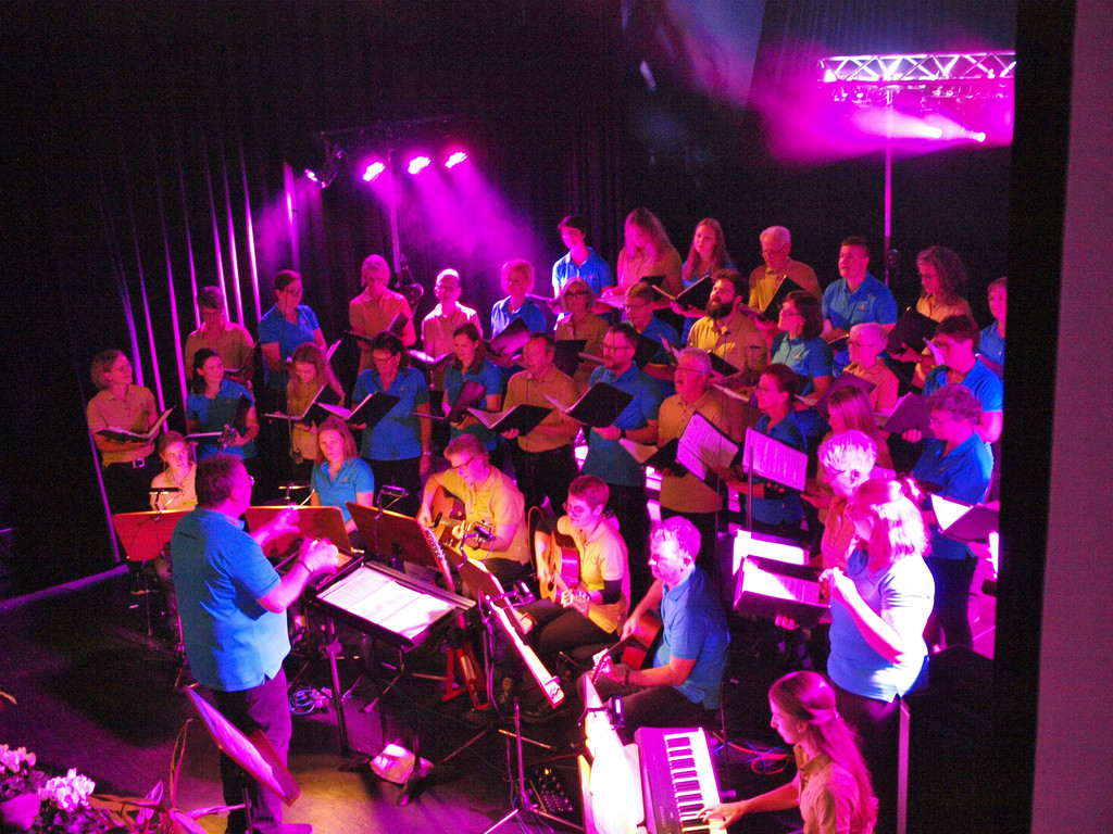 beim Singen rot.JPG