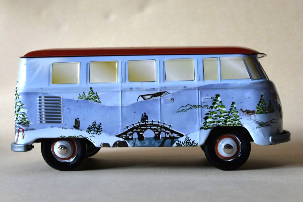 Prenner W-Ausstellung VW Bully mit Winterlandschaft Email Dezember 2023.JPG