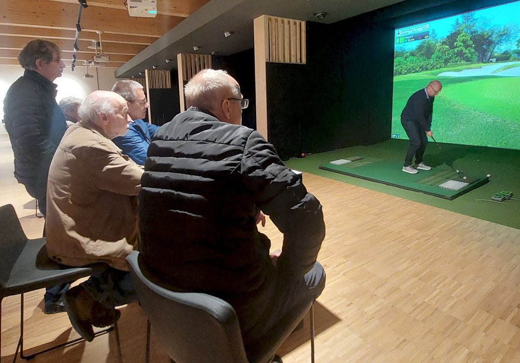 Ehrenmitglieder Indoor Golf.jpg
